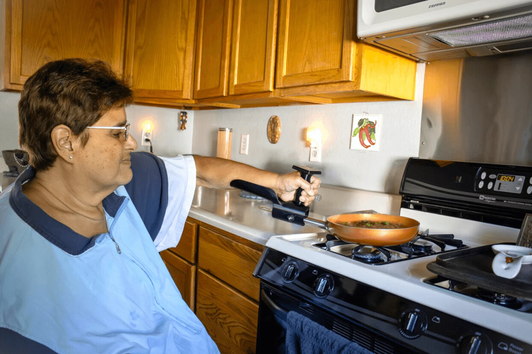 Felica using Pan handle while cooking