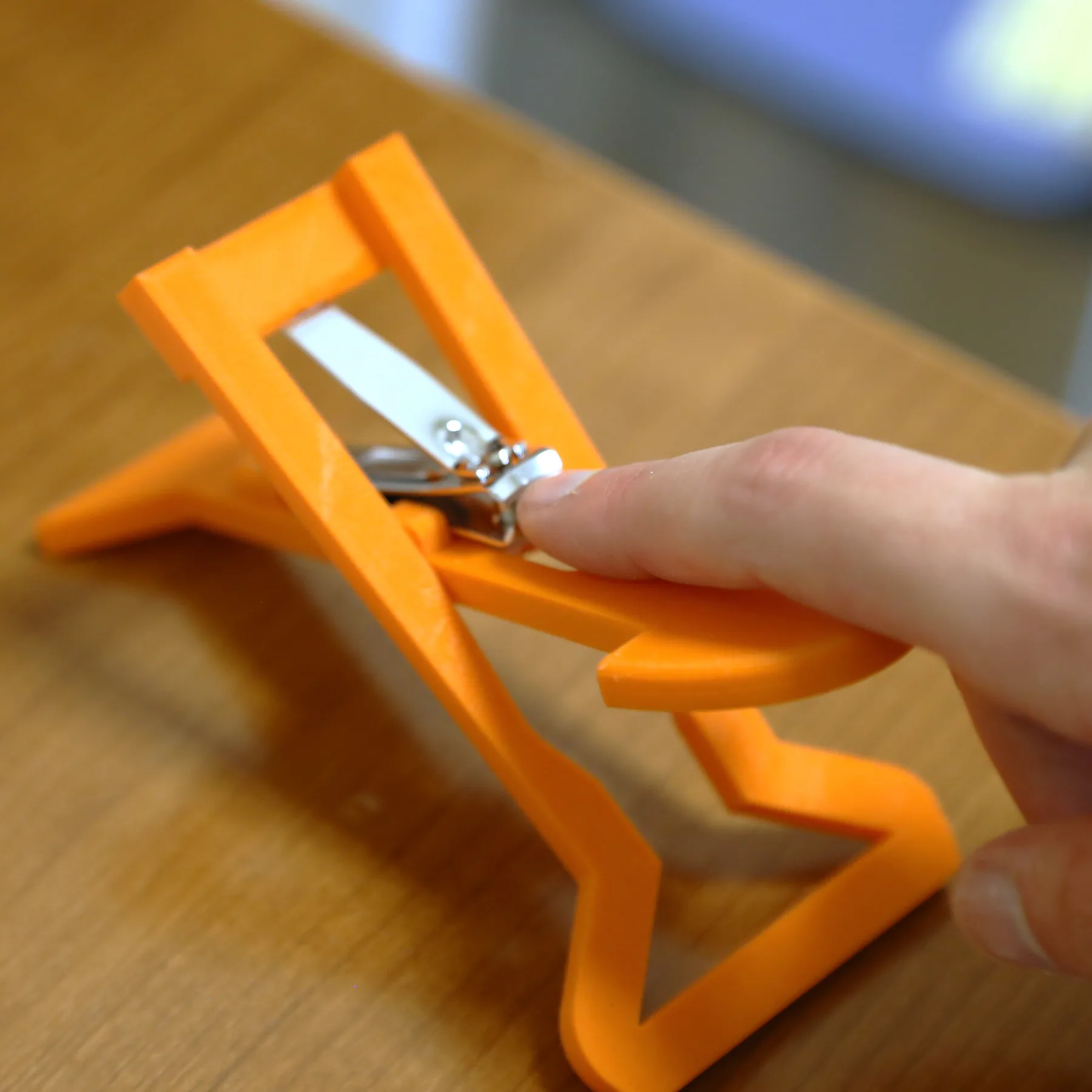 Flipper clipper in use